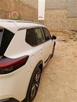 نيسان روج